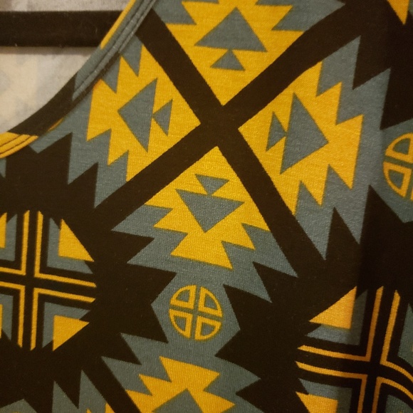 XL Lularoe Irma - Picture 4 of 4